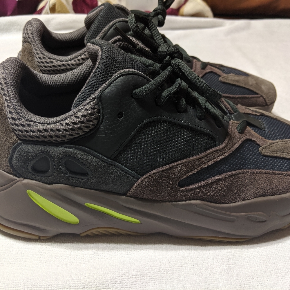 yeezy boost 700 mauve